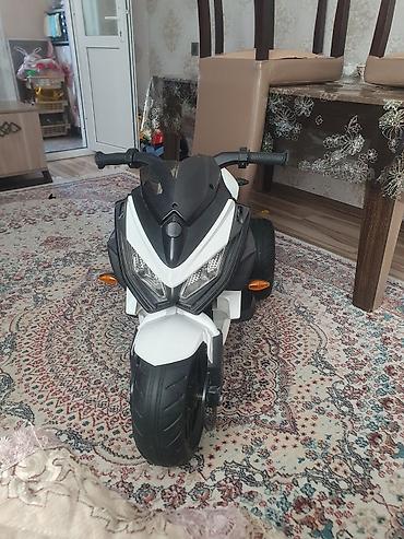 yay desdleri: Uşaq üçün elektrikli üçtəkərli motosiklet - Rəng: qara/ağ, qırmızı — 3