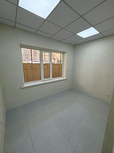 комерческие: Продажа магазинов В жилом доме, 91 м², Евроремонт, Отдельный вход, Цокольный этаж этаж — 5
