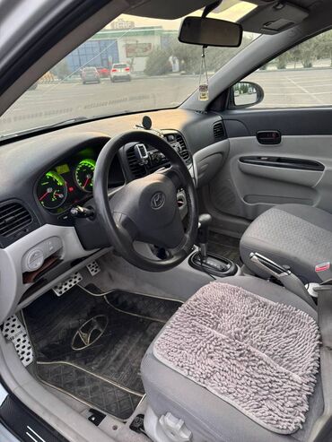 Hyundai: Hyundai Accent: 1.4 l | 2009 il Sedan — 11