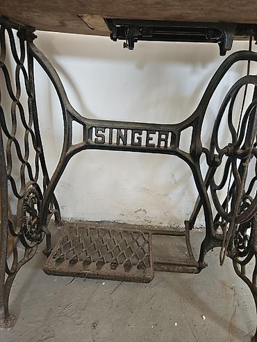 qedimi komod: Singer pedallı tikiş maşını və taxta stol bazası. Qiyməydə razılaşma — 3