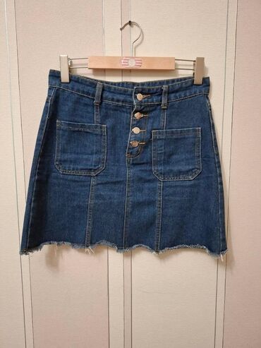 Köynək və bluzalar: Vərəqləyin. Bluzka baha alınıb 2 dəfə geyilib.M-L uyğun 12 — 15