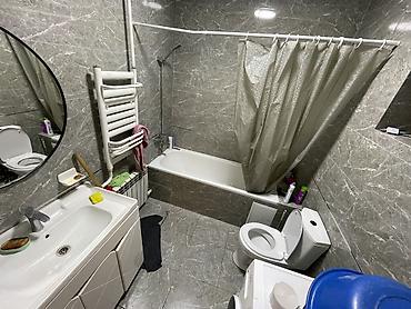 Продажа коттеджей и домов: Продается частный дом С Бизнесом 3 квартиры Адрес: ж/м Кара- Жыгач — 9