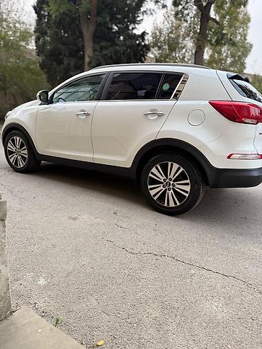 su radiatoru: Kia Sportage, ağ rəng, kompakt krossover. Güclü və qənaətcil — 5