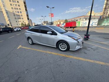 зарядное устройство электромобиль: Toyota Prius: 2018 г., 1.8 л, Автомат, Гибрид, Хетчбек