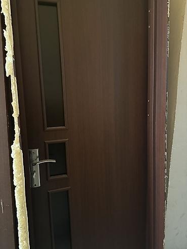 batiq cixaran: 5 qapıdır, 3-ü əla vəziyyətdədir. 1-i hamam qapısı olub, yüngül nəm — 1