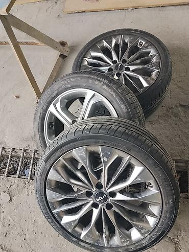 Комплект оригинальных колёс Kia в сборе: литые диски с шинами