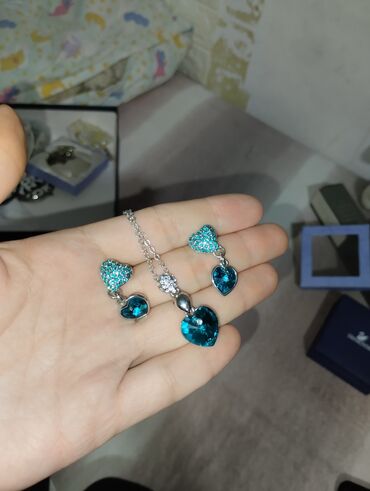 ogrlica din: Swarovski komplet ogrlica i mindjuse nov plav boja kristaala