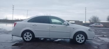 Daewoo: Daewoo Gentra: 1.5 l | 2014 il Sedan — 2