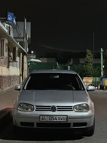 Унаа сатуу: Volkswagen Golf: 2002 г., 1.6 л, Кол менен иштөөчү, Бензин, Хетчбек — 2
