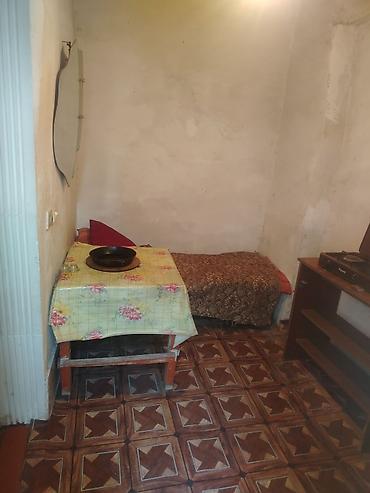 комната аренда: Kirayə üçün sadə, mebellə təchiz olunmuş otaq Təsvir: - 1 otaq: 1 — 8