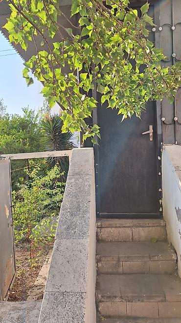 Mənzillər: Bakı, 8-ci kilometr, 3 otaqlı, Köhnə tikili, m. Neftçilər, 96 kv. m — 7