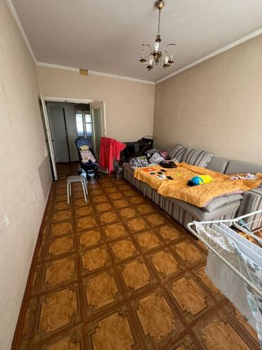 104 серия квартиры: 2 бөлмө, 52 кв. м, 106-серия, 8 кабат, Эски ремонт