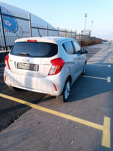 Chevrolet: Chevrolet Spark: 2018 г., 1 л, Вариатор, Бензин, Хэтчбэк — 6