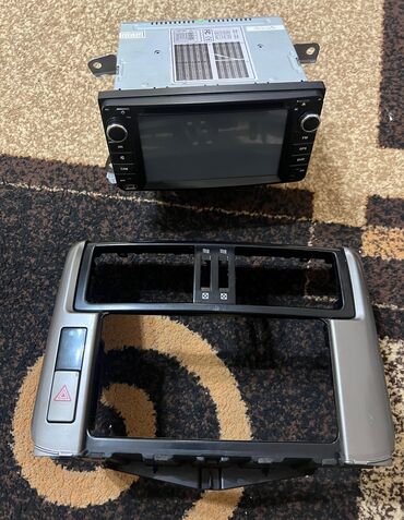 3 kameralı videoregistrator: Monitor, İşlənmiş, Cihaz paneli, LCD displey, Ünvandan götürmə