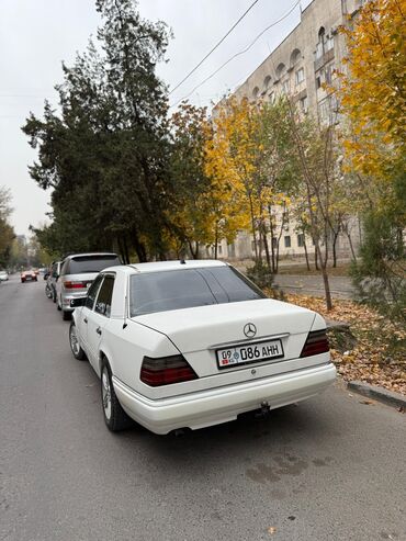 обмен на частный дом: Mercedes-Benz W124: 1993 г., 2 л, Механика, Бензин, Седан