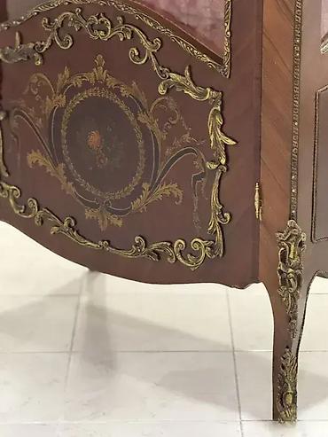 forma ideale ormari sa ostecenjem: Stilska vitrina Luj XV Odlicno stanje sirina 98 cm dubina 49 cm — 4