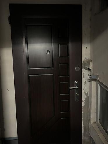 Dəmir giriş qapısı - Material: qalın metal konstruksiya, polad qutu