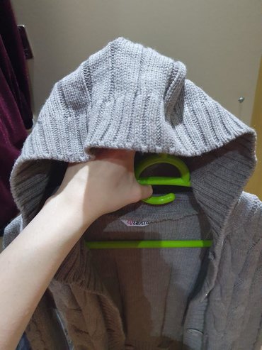 Kapişonlu Yun Jaket 2 Şəkil varBakıdadir, M - L RazmerTürkiyənindir