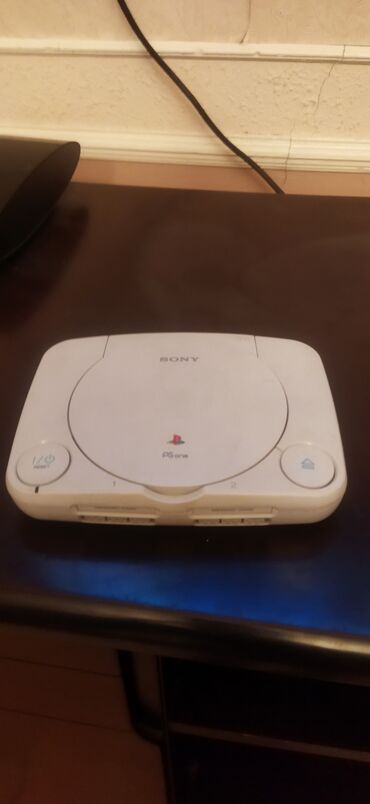 PS2 & PS1 (Sony PlayStation 2 & 1): Salam ps1 satilir tam islek veziyyetdedir 1yaddaş karti var 1eded