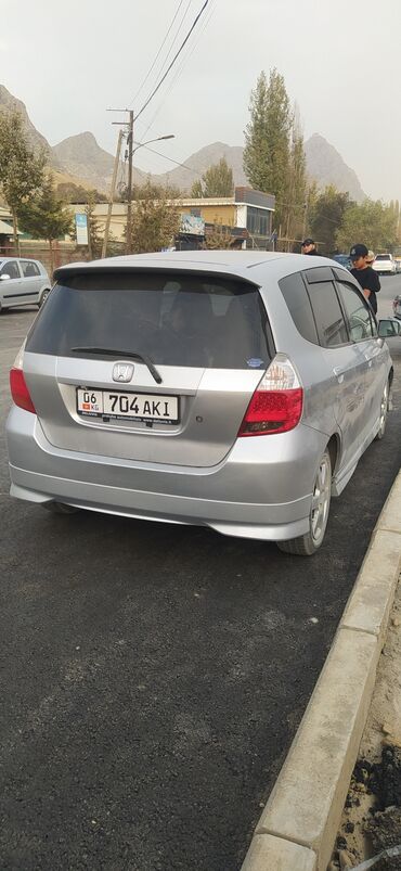 авто в долг: Honda Fit: 2002 г., 1.5 л, Вариатор, Бензин, Хэтчбэк at lalafo.kg авто в долг: Honda Fit: 2002 г., 1.5 л, Вариатор, Бензин, Хэтчбэк
