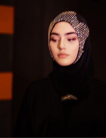 мусулманский одежды: Бони, балаклавы ручной работы из дорогих страз в наличии и на заказ