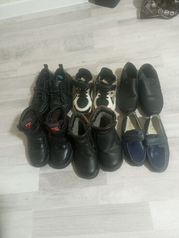 Детская обувь: Детская обувь от100-250сом (несколько пар, примерно один размерный — 1