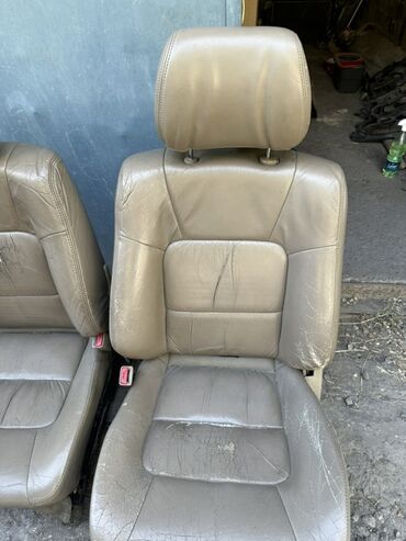 подлокотник венто: Переднее сиденье, Кожа, Subaru 2001 г., Б/у, Оригинал, Япония