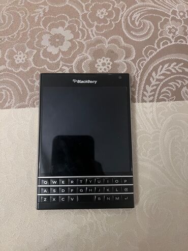 Blackberry: Blackberry Passport, 32 GB, rəng - Qara, Düyməli, Barmaq izi, Simsiz şarj