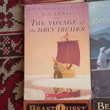 İngilis dili: İngilis dilində nağıllar və əfsanələr kitabları - Sayı 9 ədəddir. - — 8