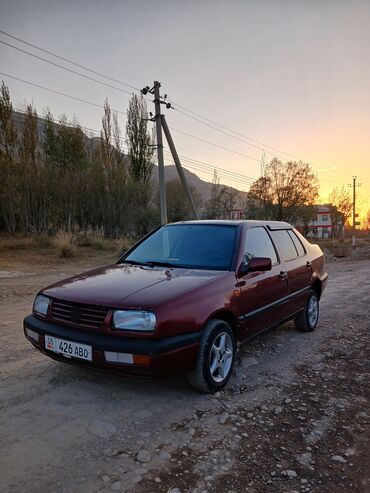срочно продам машину дешево: Volkswagen Vento: 1994 г., 1.8 л, Механика, Бензин, Седан