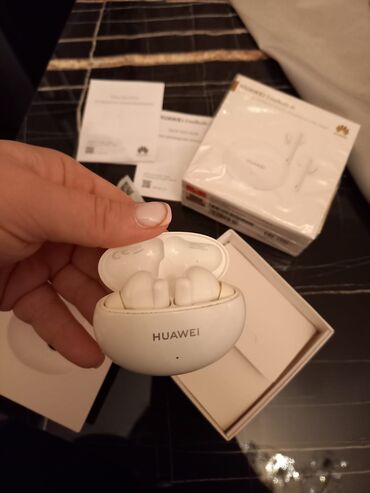 huawei freebuds 5: Huawei FreeBuds 4i.Salitonan 250 azn alinib.cox az islenib. blooth