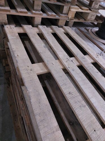 Taxta-şalban: Taxta paletlər - Material: təbii ağac, möhkəm karkas, taxta taxtalar