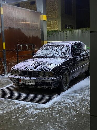 запчасть на мерс 814: Черный BMW 520 жылы 1990 объем 2.0 баасы 200000 абалы жакшы осмотр