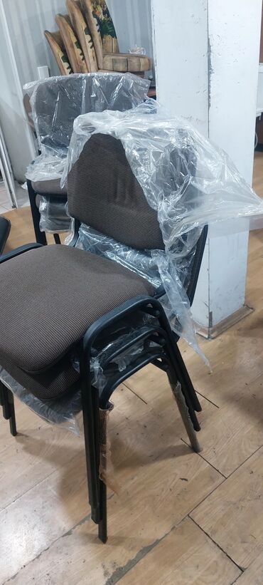 Ofis oturacaqları: Ofis oturacaqları 20 m təmiz məhsul işlənmiş olsada ukrayna istehsalı — 17