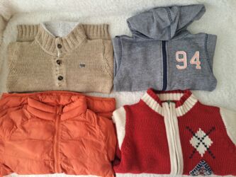 детские вещи от 0 до 1: Продаю детские тёплые кофточки 3 шт. и весеннюю куртку 1 шт. Размер