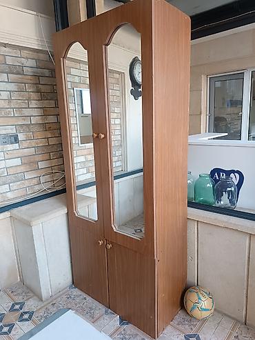 Mebel: İşlənmiş, 2 qapılı, Güzgülü, Qəhvəyi, Taxta, Açılan, Düz dolab — 1