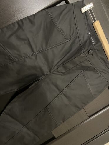 Heykəlciklər: Zara deri görünümlü, düz biçimli şalvar. S razmerdir ama Oversize — 16