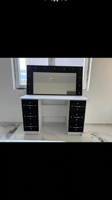 Stolovi: Toaletni sto sa velikim ogledalom i LED sijalicama - Prostran — 5