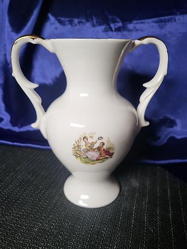 Ostali kućni dekor: Vaza 70te Zajecar porcelan. Vaza porcelanska perfektna,pozlata — 1