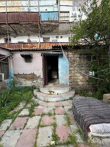 Həyət evləri və villaların satışı: Satılır: Həyət evi - Geniş planlı birmərtəbəli ev, ayrı-ayrı böyük — 12