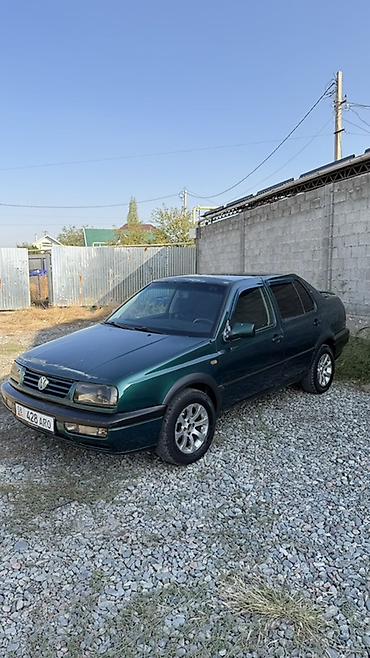 Volkswagen Vento: 1998 г., 1.8 л, Механика, Бензин, Седан