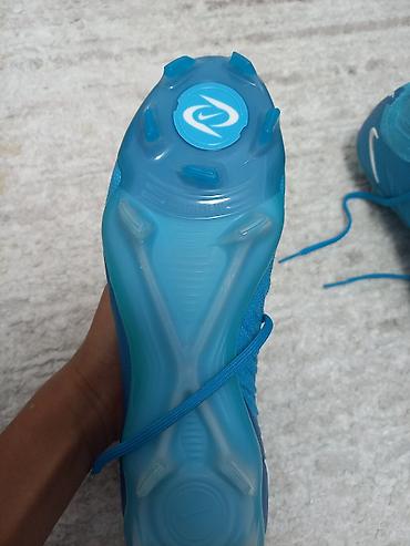 Бутсы: Футбольные бутсы Nike Phantom Luna (FG) — ярко‑голубой цвет. Оригинал — 3
