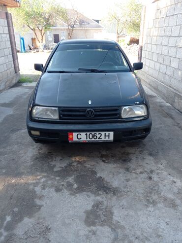 Volkswagen: Volkswagen Vento: 1994 г., 1.8 л, Механика, Бензин, Седан