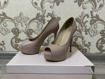 604 объявлений | lalafo.kg: Классные туфли, можно на свадьбу! Одевали один раз. Цена 2000 сом