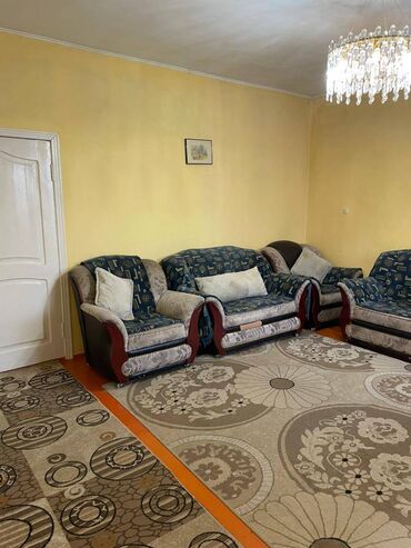 срочна продаю дом дордой: Дом, 80 м², 5 комнат, Агентство недвижимости, Старый ремонт