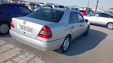 bugatti eb 112 6 mt: Mercedes-Benz C-Class sedan (W202), gümüş rəng. - Kuzov: 4 qapılı — 2