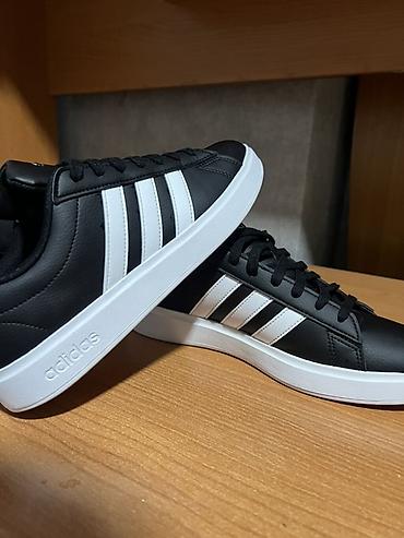 dunk low: Кеды adidas в классическом черно-белом дизайне. Универсальная низкая — 3