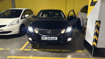 спортивная машина: Представляем черный седан Lexus GS, припаркованный на подземной