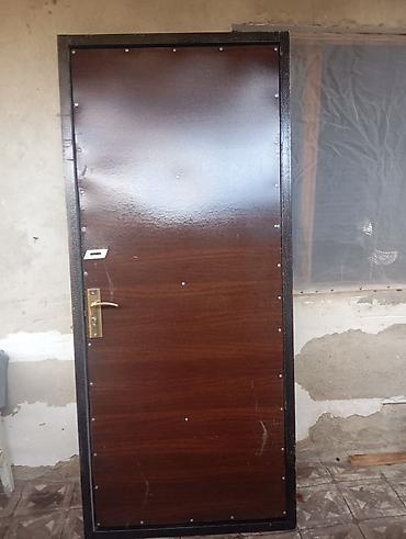 seyf qapi bezekleri: Dəmir giriş qapısı - Material: tam metal karkaslı, ön tərəfi relyefli — 2