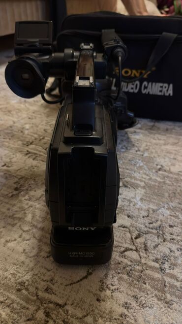 qas alan aparat: SONY HXR-MC1500 peşəkar video kamera Xüsusiyyətlər: - Omuz tipli